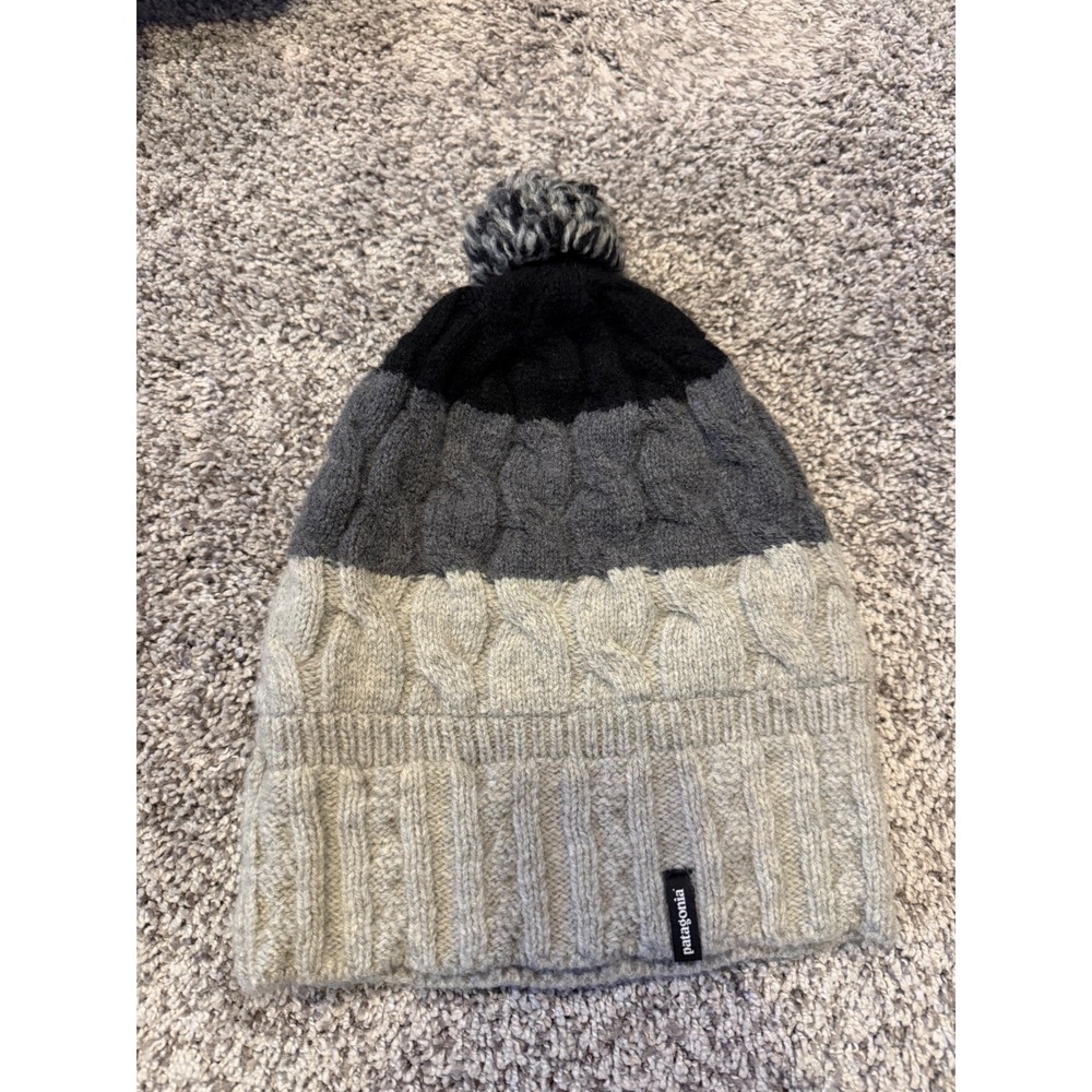 Patagonia Beanie Mens OS Grey Powder Town Cable Knit Pom Pom Winter Hat